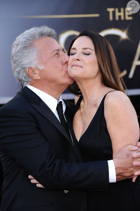 O ator é casado com Lisa Hoffman há 32 anos e os dois demonstraram o clima apaixonado no tapete vermelho da 85º Oscar, que aconteceu em Los Angeles, na Califórnia em fevereiro deste ano