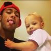 Neymar posta diversas fotos com o filho Davi Lucca, que completará 2 anos no próximo dia 24