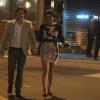 Fernanda Machado e o namorado, Robert Riskin caminham pelas ruas do Leblon 