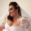 Após o término de 'Aquele Beijo', Renata Celidonio posou para uma revista de vestida de noiva