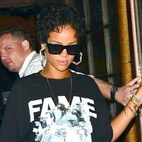 Rihanna estampa seu apelido em peças de segunda coleção para marca River Island