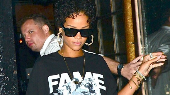 Rihanna estampa seu apelido em peças de segunda coleção para marca River Island