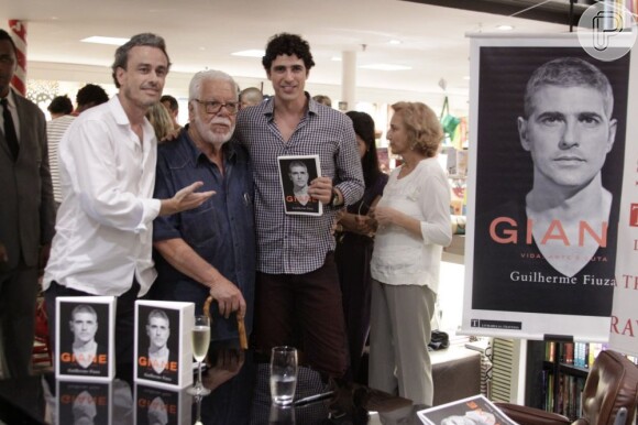 'Maneco' foi prestigiar o lançamento da biografia de Gianecchini