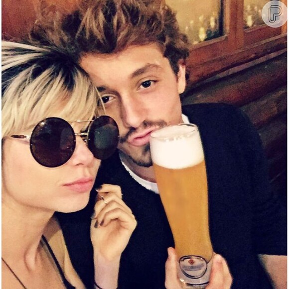 Em seu Instagram, Julianne Trevisol não cansa de postar fotos e se declarar ao amado