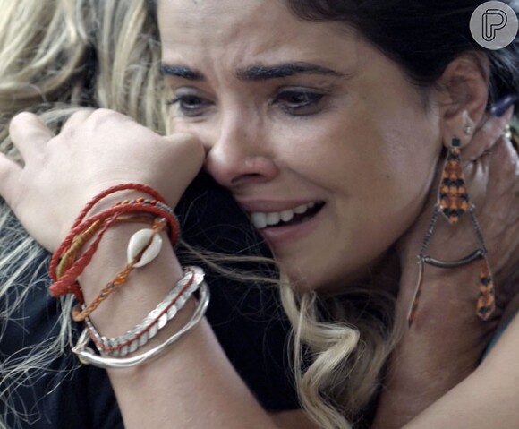 Sem notívias de Romero (Alexandre Nero), Tóia (Vanessa Giácomo) procura abrigo na casa de Adisabeba (Susana Vieira), na novela 'A Regra do Jogo'