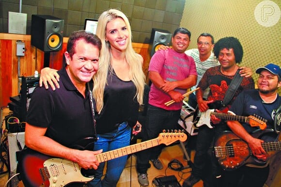 Ximbinha e a Banda XCalypso, com Thabata Mendes, a nova vocalista