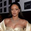 Rihanna usou tomara que caia em baile de gala nos Estados Unidos