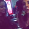 Anitta posa com sósia em bastidores de show em São Paulo: 'Até fala igual a mim'
