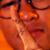 Neymar explica tatuagem 'Shhh' no dedo: 'Para a galera ficar de boa'
