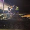 Sabrina Sato publica foto em cima de um tanque de guerra: 'Rumo a Penápolis'