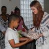 Marina Ruy Barbosa distribuiu presentes para crianças carentes e em tratamento contra o câncer em instituição, neste sábado, 12 de dezembro de 2015
