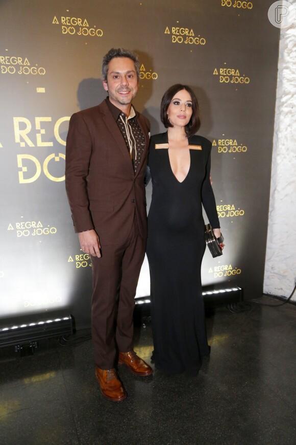 Alexandre Nero e Karen Brusttolin, já grávida, na festa de lançamento da novela 'A Regra do jogo'