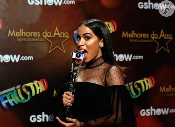 Anitta foi a Melhor Cantora na 20º Edição do 'Melhores do Ano', premiação do 'Domingão do Faustão' que foi realizada no domingo, 13 de dezembro de 2015