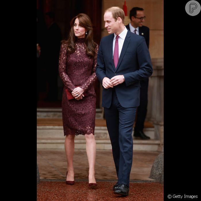 Kate Middleton usou o mesmo modelo com um forro mais longo - Purepeople