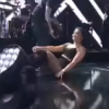 Demi Lovato caiu durante a apresentação no evento 'Jingle Ball', neste sábado, 12 de dezembro de 2015