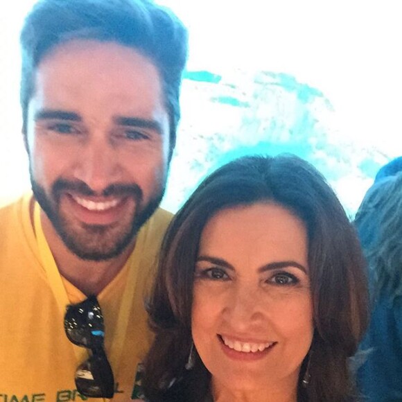 Fatima Bernardes tieta artistas olímpicos e colegas de emissora em fotos publicadas em seu Instagram nesta segunda-feira (14)