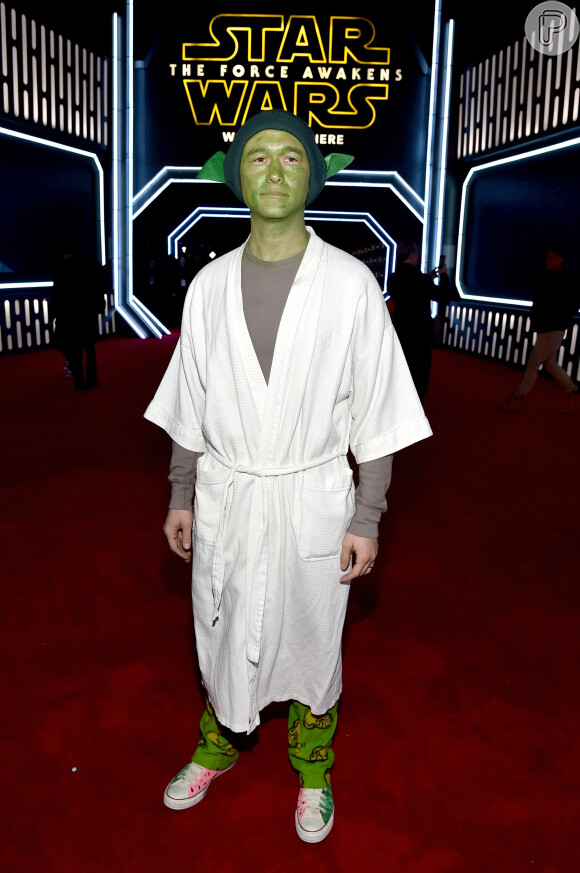 O ator Joseph Gordon-Levitt chegou ao evento caracterizado do personagem Yoda, completamente pintado de verde
