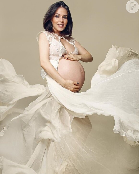 Karen Brusttolin fez um ensaio fotográfico aos 9 meses de gravidez