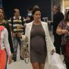 A atriz, incansável, é flagrada aos sete meses fazendo compras no Rio