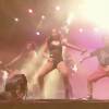 Anitta chama fã com síndrome de Down para dançar no palco e leva tapinha no bumbum