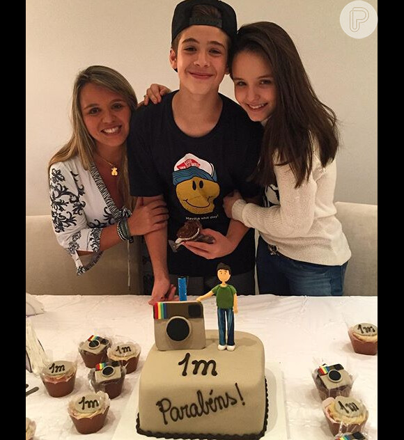 Larissa preparou festa surpresa para comemorar um milhão de seguidores de João Guilherme no Instagram