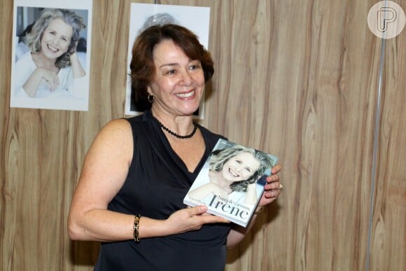 Nivea Maria foi em recente lançamento do livro da colega de elenco Irene Ravache