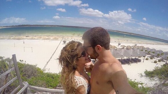 Isabella Santoni posta foto com namorado e fãs reclamam: 'Prefiro Rafael Vitti'