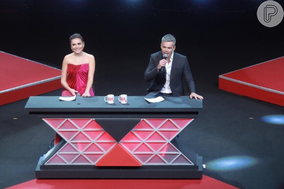A apresentadora ao lado de Otaviano Costa na apresentação do Prêmio Extra de Televisão. Na ocasião, Monica pediu vaga para atuam em novela de Walcyr Carrasco