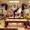 Bruna Marquezine, Fernanda Souza e Julia Faria se divertiram em aula de pilates
