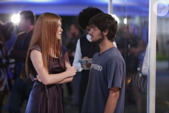 Jonatas (Felipe Simas) pede para se reconciliar com Eliza (Marina Ruy Barbosa), na novela 'Totalmente Demais': 'E a gente? Pode voltar ao normal?'