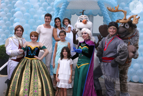 Festa de três anos de Helena, filha caçula de Rodrigo Faro e Vera Viel, que também são pais de Clara (10 anos) e Maria (7), teve o tema 'Frozen'