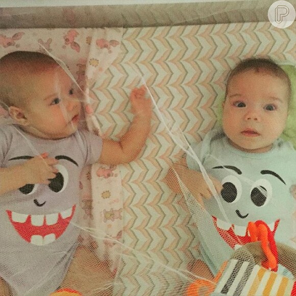 Luana Piovani se derreteu pelos gêmeos, Bem e Liz, ao compartilhar foto em sua conta de Instagram: 'Minha joias'