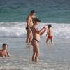 Danielle Winits curte dia de praia com os filhos nesta segunda-feira, 21 de dezembro de 2015