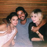 Bruna Marquezine encontra Julianne Trevisol e Letícia Colin em jantar no Rio