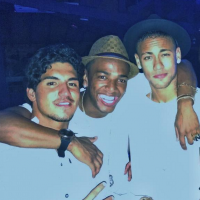 Neymar canta com Nego do Borel e rebola na festa de Gabriel Medina. Vídeos!