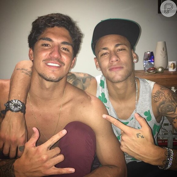 'Meu irmão! Te desejo tudo de bom nessa vida irmãozinho! Te amo', escreveu o jogador Neymar para o amigo Gabriel Medina, em sua conta no Instagram