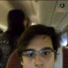 O ator mostrou aos seguidores no Snapchat que está viajando em um avião de primeira classe