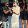 Em 2009, Kanye West subiu ao palco e tirou o prêmio das mãos de Taylor Swift. O rapper afirmou que a estatueta deveria ser de Beyoncé