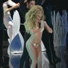 Lady Gaga também chamou a atenção no 'VMA 2013' ao se apresentar de biquíni fio dental