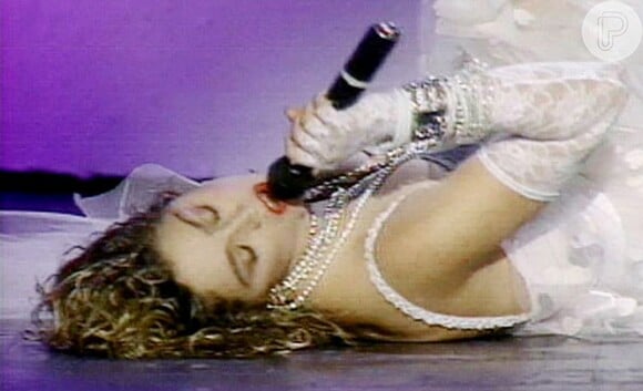 Madonna começou a polemizar já na primeira edição do VMA, em 1984, ao encenar um ato de sexo no palco ao cantar 'Like a virgin'