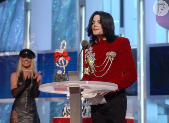 Em 2002, Michael Jackson passou vergonha ao achar que estava sendo homenageado. O problema foi que Britney Spears apresentou Michael, dizendo que o considerava o 'Artista do Milênio'. O rei do pop ganhou um bolo e uma estatueta, mas estava apenas ganhando um presente pelo seu aniversário de 44 anos