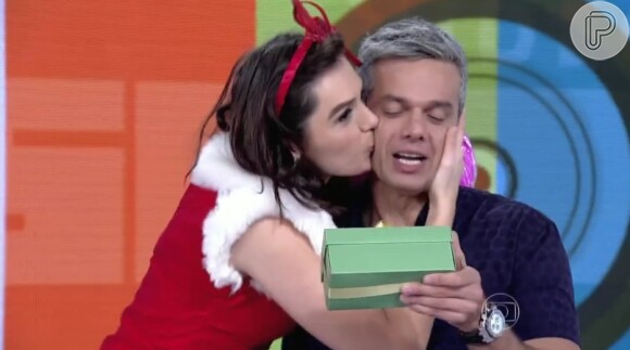 Monica Iozzi e Otaviano Costa brincaram de 'amigo-secreto' no 'Vídeo Show'