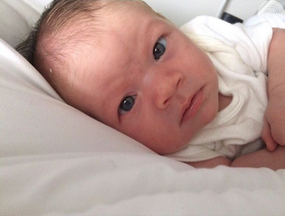 Preta Gil postou a foto da neta, Sol de Maria, pela primeira vez no Instagram. A pequena completa um mês de vida nesta quinta-feira, 24 de dezembro de 2015