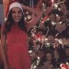 Mariana Rios posou sorridente ao lado da árvore de Natal
