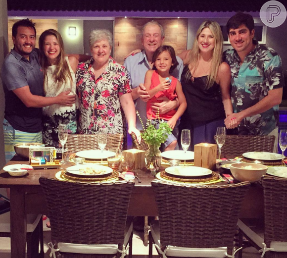Dani Calabresa e Marcelo Adnet celebram o Natal em família