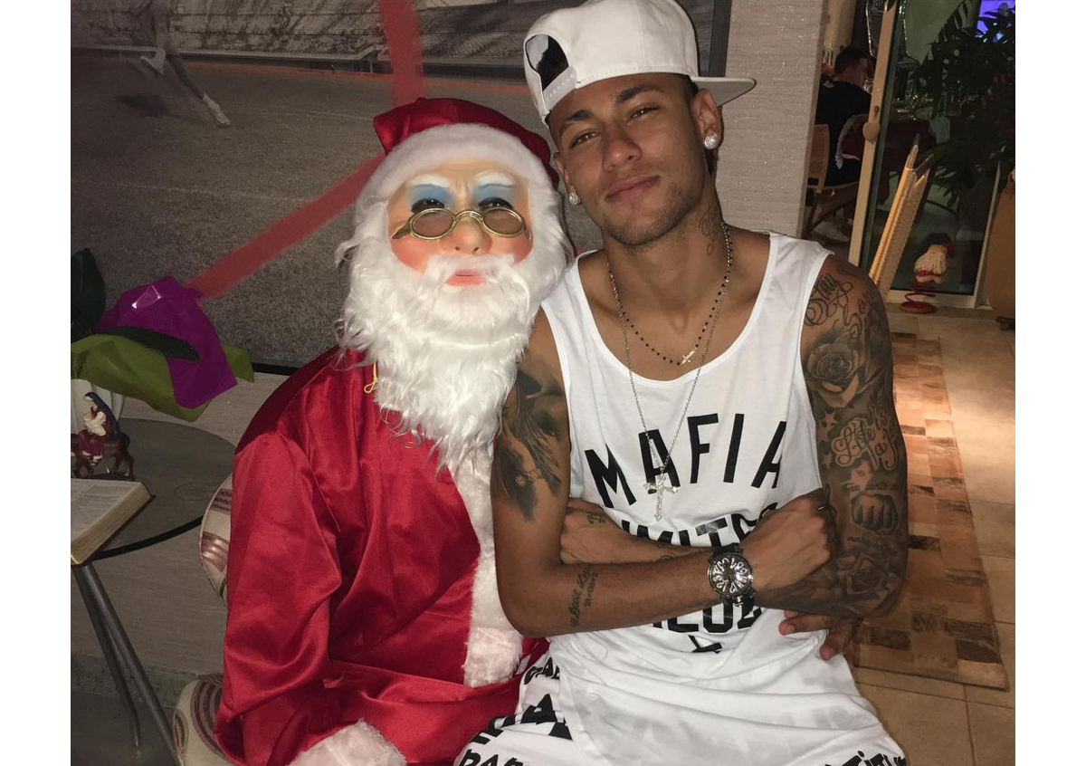 Foto Neymar Comemorou A Noite De Natal De Uma Maneira Divertida O