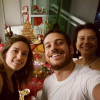 'O tamanho da família é inversamente proporcional ao tamanho do amor! Feliz Natal, com amor, saúde e paz!', postou Marco Pigossi