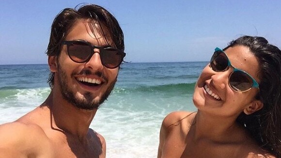 Solteira, Giulia Costa curte dia de praia no Rio com Brenno Leone