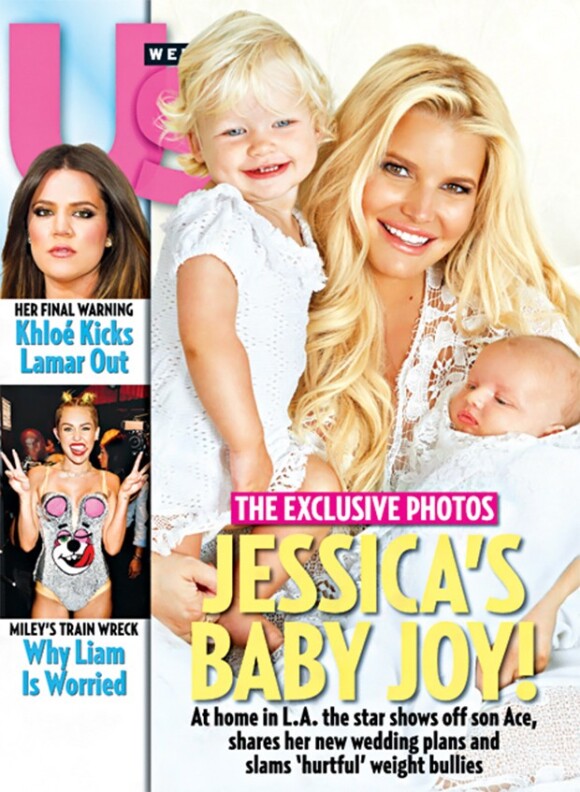 Jessica Simpson posa com os filhos Maxwell, de 1 anos, e Ace Knute Johnson, de quase dois meses, em 28 de agosto de 2013