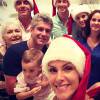 Ana Hickmann posou ao lado da família no Natal